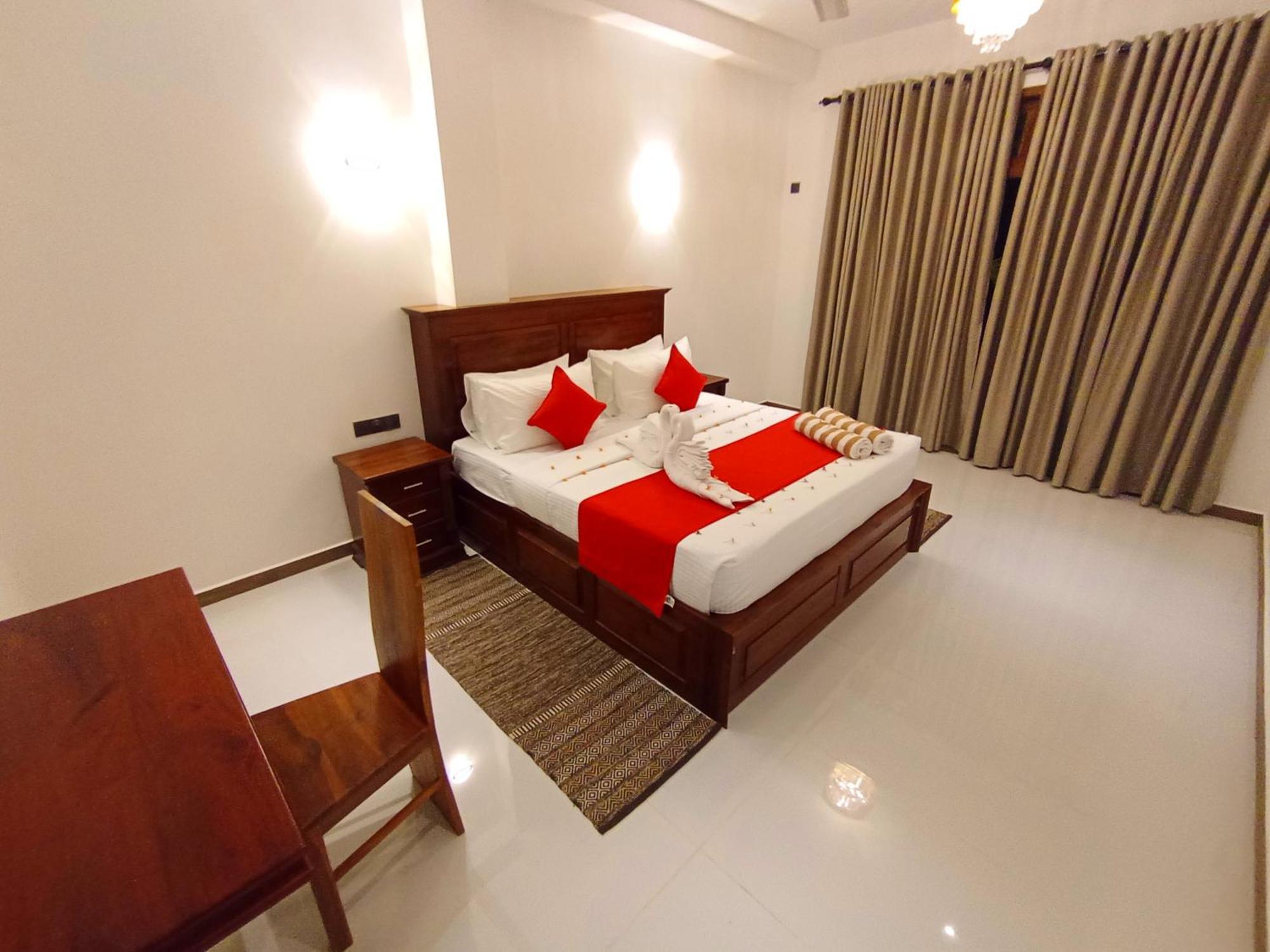 Crown Breeze Hotel Ahangama Exterior foto